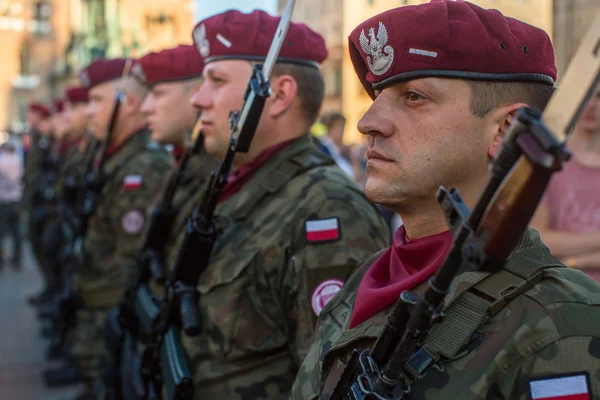 Des soldats polonais sur leurs gardes — Photo