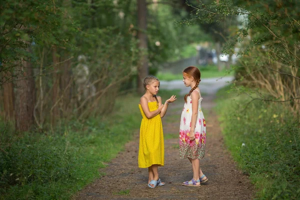 Little girls talking — Stock Photo, Image