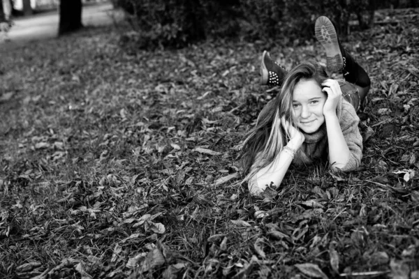 Young Girl Lying Fallen Yellow Leaves Autumn Park Black White — Stock Photo, Image