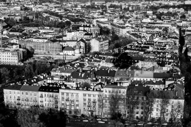 Krakow 'un tarihi şehir merkezi Polonya' daki hava manzarası. Siyah beyaz fotoğraf.