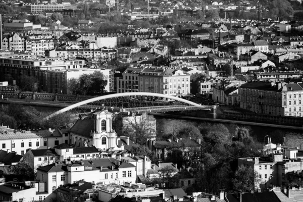 ポーランドの歴史的な都市クラクフのトップビュー 白黒写真 — ストック写真