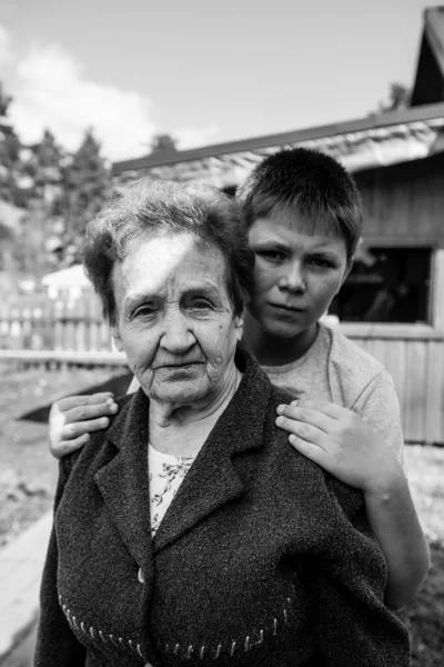 Old Woman Her Grandson Outdoors Village Black White Photo — Stock Photo, Image