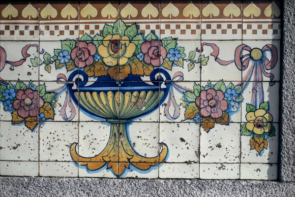 Sokaktaki Geleneksel Eski Fayans Duvarı Teneke Kaplı Azulejos Seramik Döşeme — Stok fotoğraf