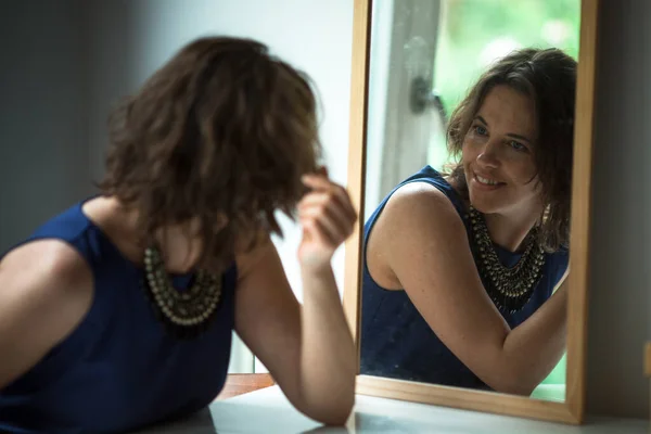 Young Woman Looks Mirror Her Home — Stock Photo, Image