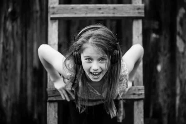 Little Girl Enjoy Music Headphones Outdoors Black White Photo — Zdjęcie stockowe