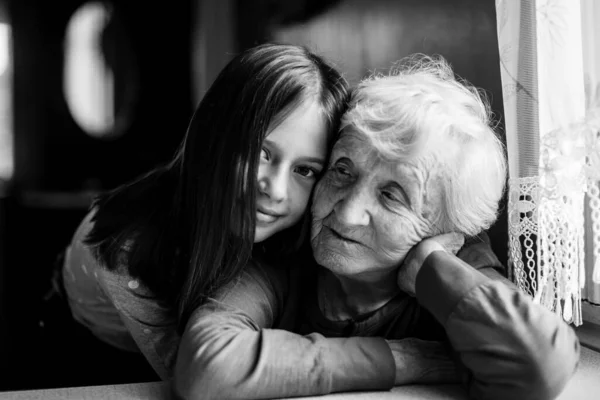 Little Girl Hugs Her Old Grandmother Black White Photo — Φωτογραφία Αρχείου