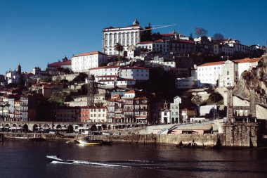 Ribeira, Douro nehri ve Eski Şehir, Porto, Portekiz manzarası.