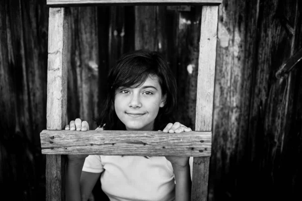 Retrato Menina Adolescente Livre Aldeia Foto Preto Branco — Fotografia de Stock