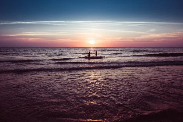 海での素晴らしい夕日 — ストック写真