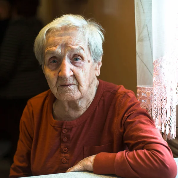 Retrato Una Anciana Sentada Casa —  Fotos de Stock