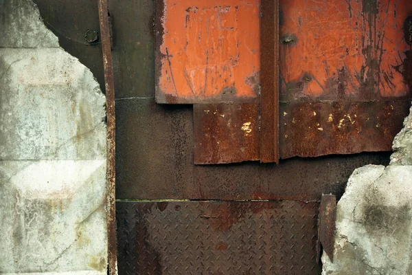 Textura Uma Cerca Concreto Armado Abandonado Com Tinta Ferrugem Descascamento — Fotografia de Stock