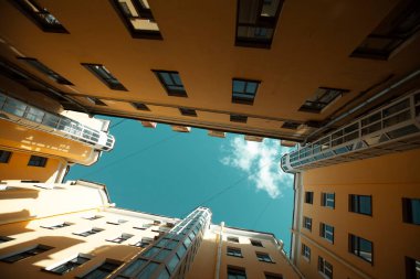 Saint Petersburg, Rusya 'daki tipik avlu manzarası.