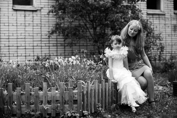 Una Donna Con Sua Bambina Dother Abito Elegante Strada Foto — Foto Stock