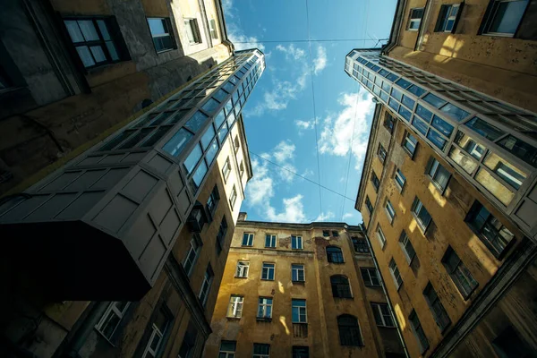 Vista Pátio Típico Edifícios São Petersburgo Rússia — Fotografia de Stock