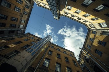 St. Petersburg, Rusya 'daki tipik avlu şekillerinin görüntüsü. 