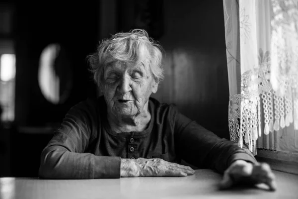 Old Woman Her House Black White Photo — Stock Photo, Image