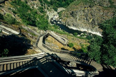 Portekiz, Paiva nehri boyunca Paiva geçidi manzarası.
