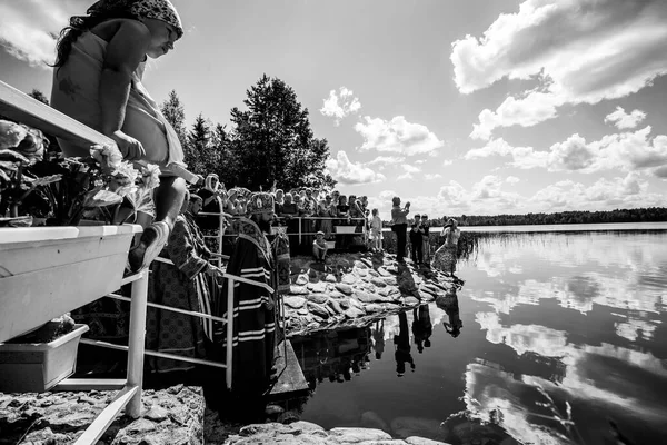 ロシア ディムスキー湖2014年7月7日 レバレンド牧師を記念したお祝い レニングラード地方の正教会男性アントニー ディムスキー 1224年没 ティヒヴィンから17キロメートル — ストック写真