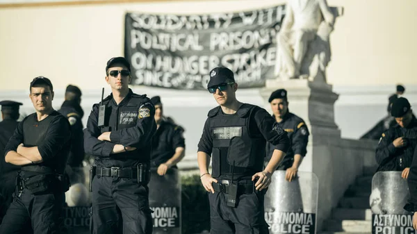 Athens Greece April 2015 Kravallpolis Protest Inför Atens Universitet Som — Stockfoto