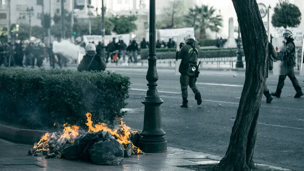 Athens Greece April 2015 Riot Police Protesters Protest Front Athens — Stock Photo, Image