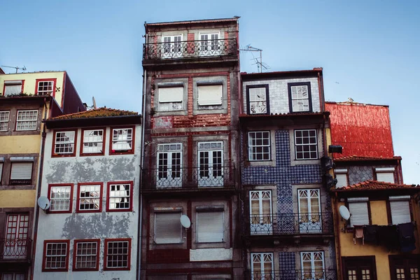 Portekiz Eski Porto Kentindeki Resedintal Evlerin Cephelerinin Görüntüsü — Stok fotoğraf