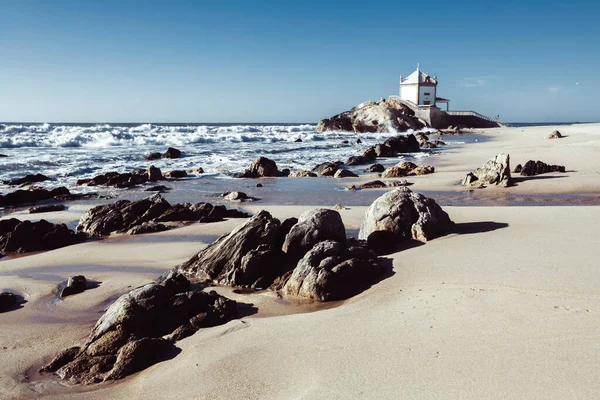 Zicht Het Miramar Strand Kapel Senhor Pedra Porto Portugal — Stockfoto