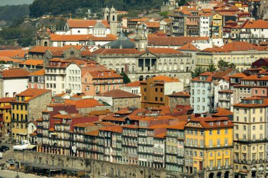 Porto, Portekiz 'in tarihi merkezindeki binaların görüntüsü.