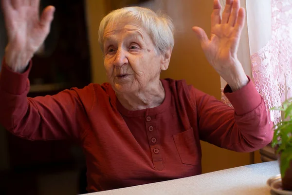 Old Woman Lively Conversation — Stock Photo, Image