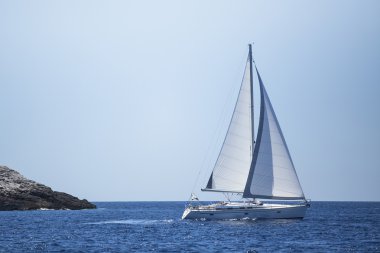 Denizde yelken