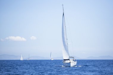 Denizde yelken