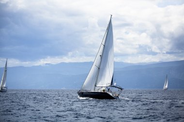 Denizde yelken