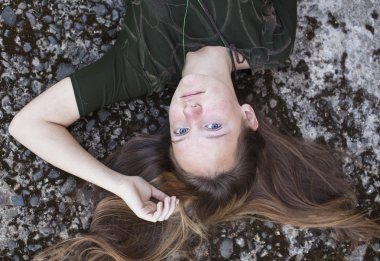 genç güzel kız yalan