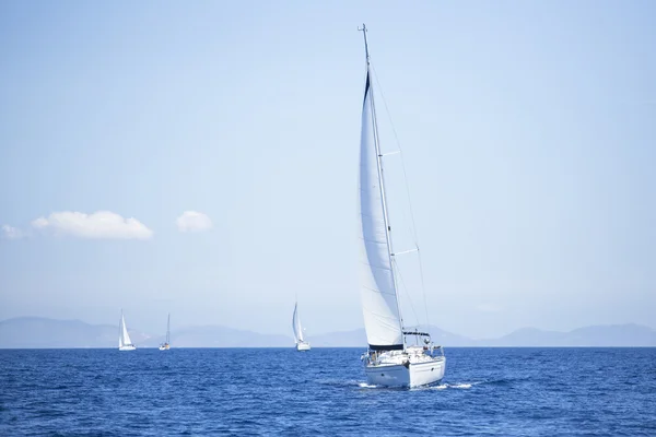 Sailing in sea — Stock Photo, Image