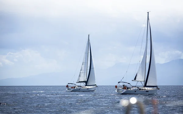 Zeilen in zee — Stockfoto