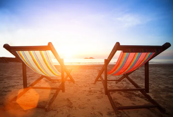 Loungers on coast — Stock Photo, Image