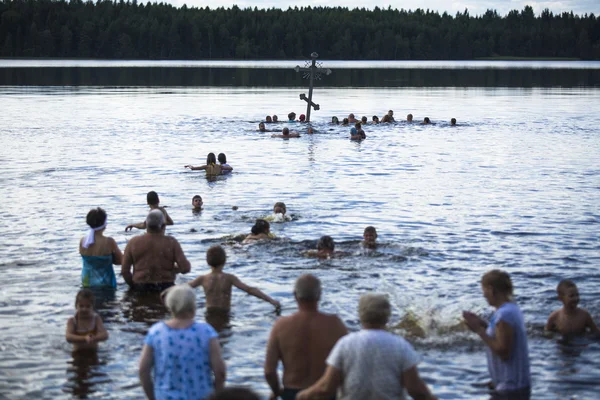 Procissão no Lago Dymsky — Fotografia de Stock