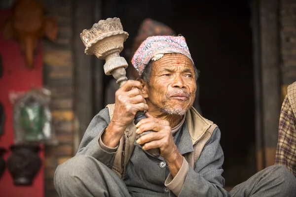 Man smokes — Stock Photo, Image