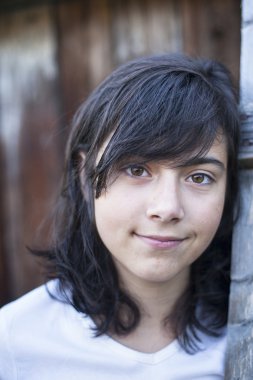 genç ve güzel esmer kız