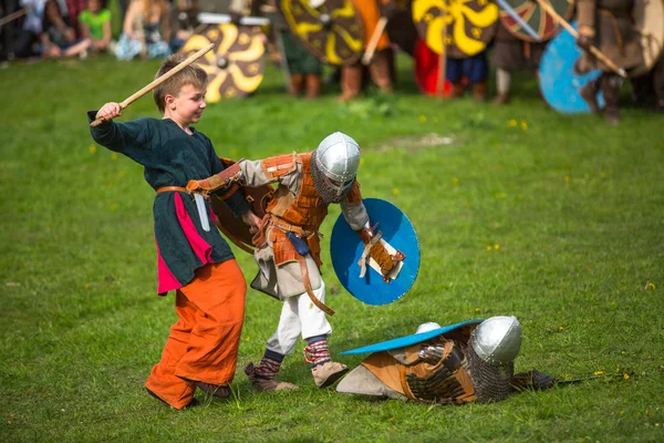 Oidentifierade deltagare i rekawka — Stockfoto