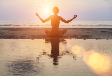 Yoga Çalışan Genç Kadın