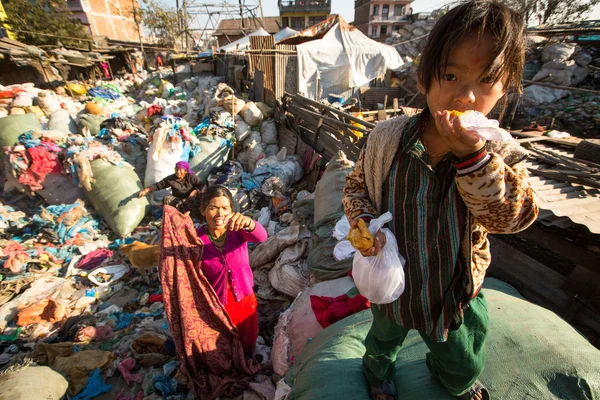 Çocuk ve ailesi Nepal