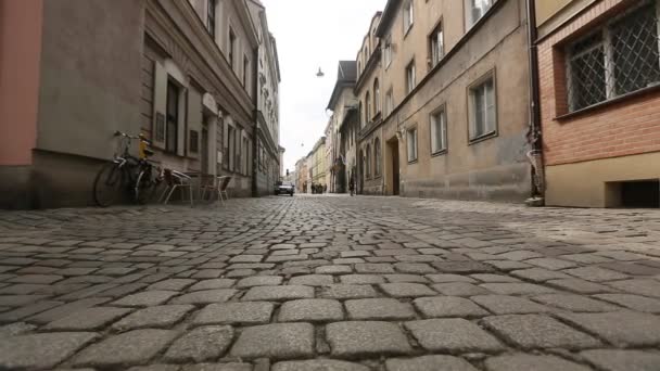 Pavimentación en la ciudad vieja (cámara de movimiento) HD — Vídeos de Stock