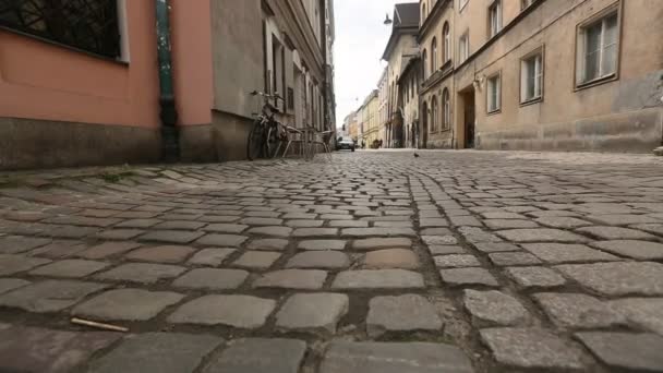 Тротуар в старом городе (камера движения) HD — стоковое видео