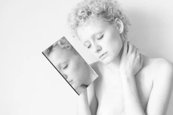 Sexy girl and mirror — Stock Photo, Image