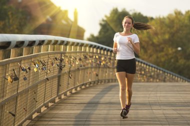 Kız koşucu koşu dışarı çalışma