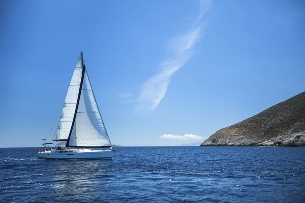 Sailboat in the calm sea — Stock Photo, Image