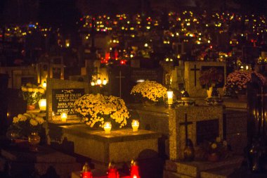 Rakowicki Cemetery üzerinde tüm azizler günü.