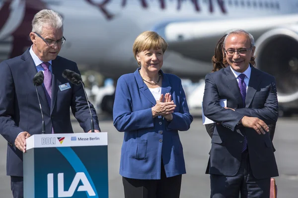 Angela Merkel y Lutfi Elvan — Foto de Stock