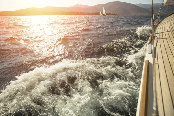 Jacht, zee overboord — Stockfoto