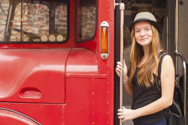 Carino ragazza in cappello — Foto Stock